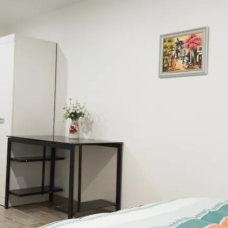 Au Rez-de-chaussee Avec Jardin Prive 別荘 *