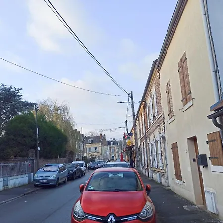 Au Rez-de-chaussee Avec Jardin Prive Vakantiehuis