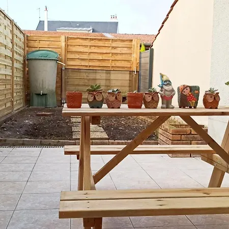 Au Rez-de-chaussee Avec Jardin Prive *