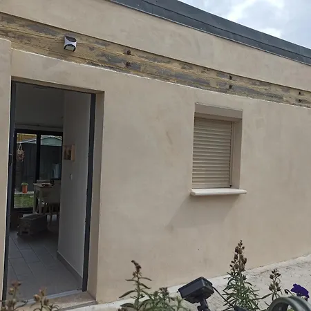 Vakantiehuis Au Rez-de-chaussee Avec Jardin Prive